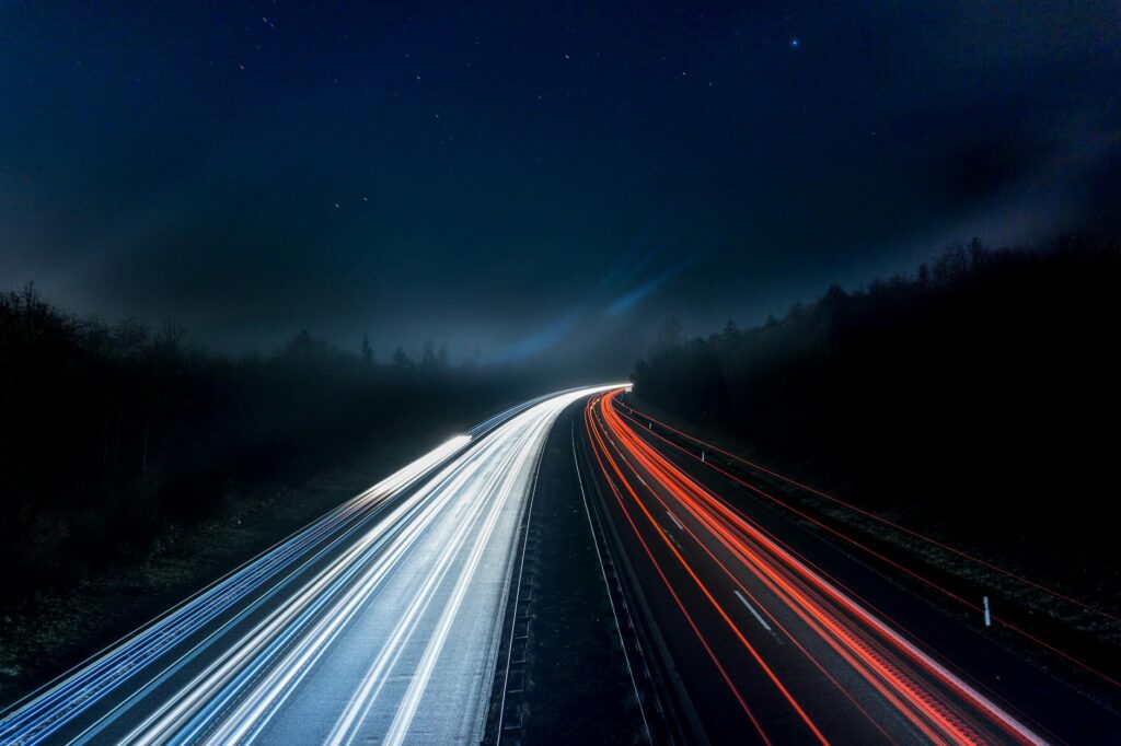 Miecze świetlne a fotografia nocna - jak uzyskać najlepsze efekty?
