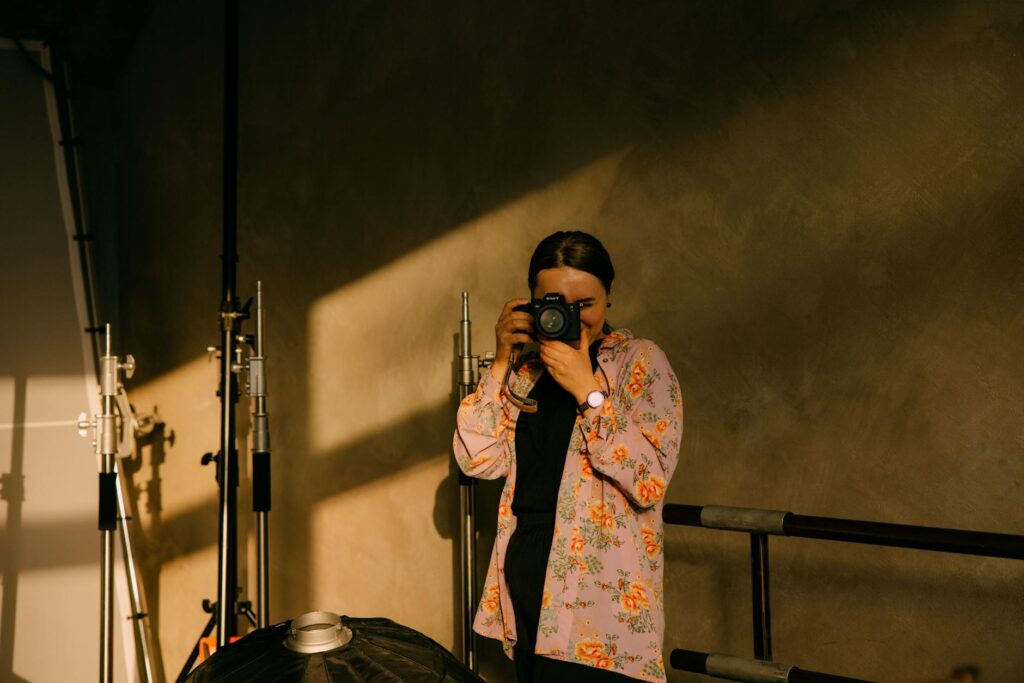Sprzęt fotograficzny: Co powinien mieć każdy fotograf studyjny